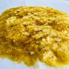 Pale dewaxed shellac flakes