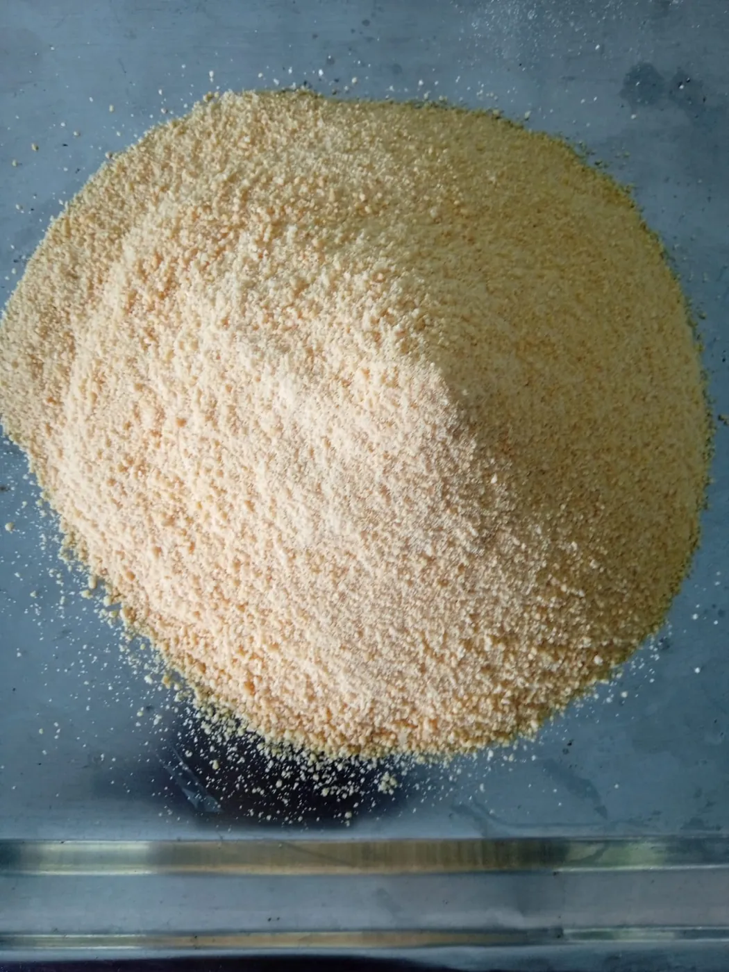 Lac wax in granular form