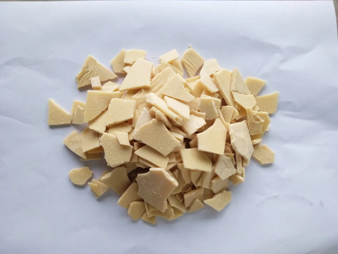 Refined lac wax, ivory grade