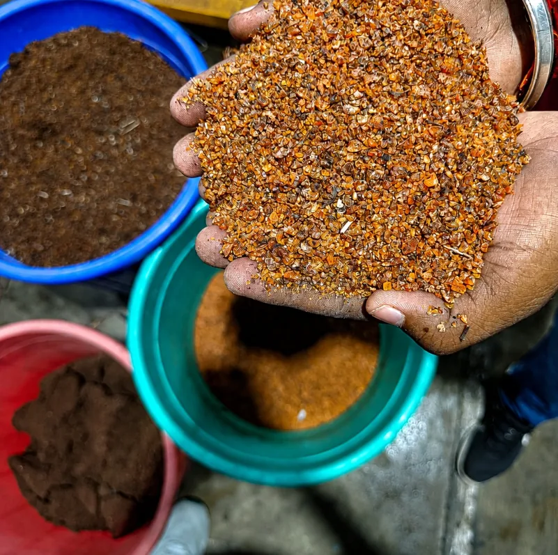 Washed seedlac granules, export grade